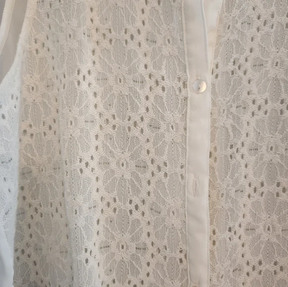 By & By Cream Sheer Printed Front Blouse. Beautiful pattern. Size XL. - Picture 2 of 5